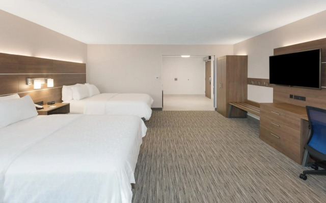 Holiday Inn Express Hotel & Suites Ottawa Airport by IHG