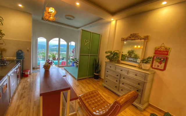 Mây's House