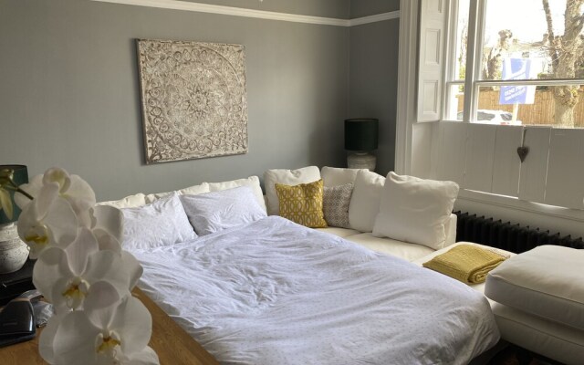 Beautiful 1-bed Apartment in Cheltenham