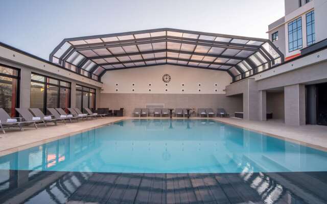 Kyriad Prestige Lyon Est - Saint Priest Eurexpo Hotel and Spa