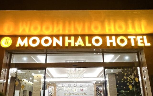 Moon Halo Hotel