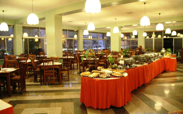 Mayhouse 680 Hotel