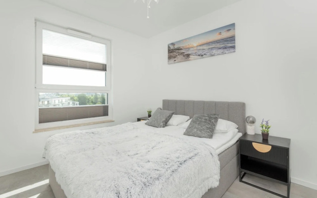 Apartment With Parking by Renters