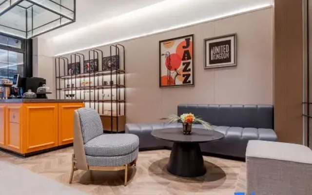 Home Inn Select (Shanghai Jinshan Zhujing Bus Station Branch)