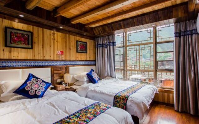 Xijiang Qianhu Miao Village Mountain Stream Small Building Chinese Inn (No. 1 Fengyu Bridge)