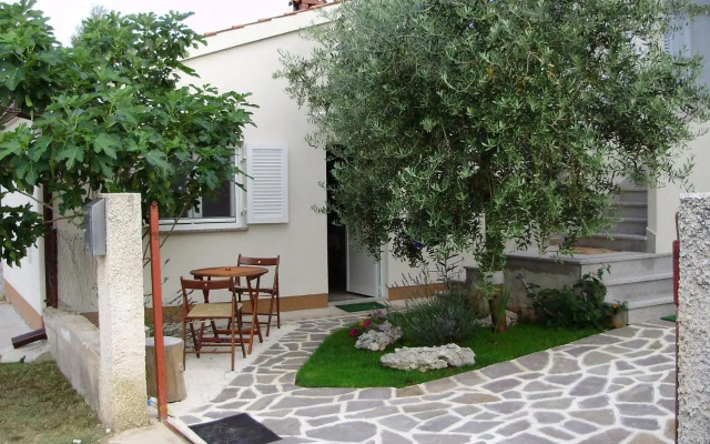 Leca- small house