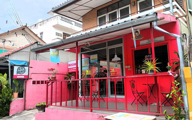Taphouse Guest House