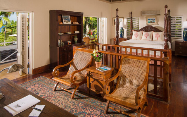 Round Hill Hotel And Villas