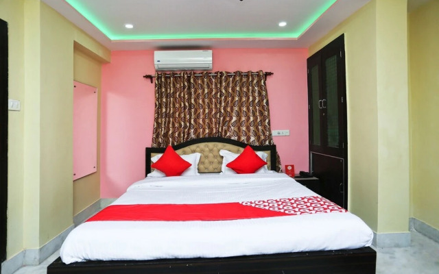 Red Velvet Inn by OYO