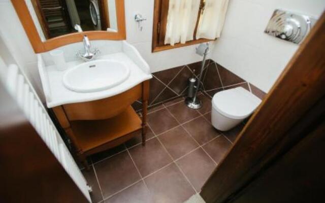 Guest House 5 Bedrooms 6 Bathrooms - Tsagkarada