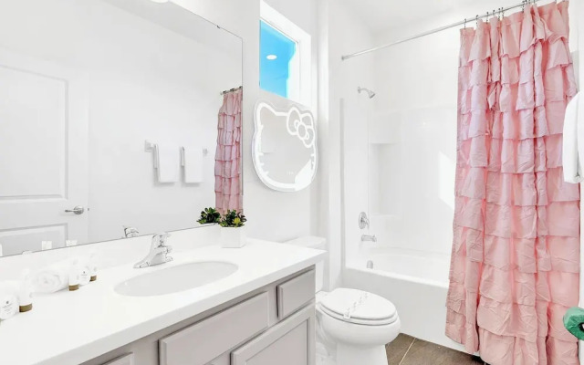 UpstaySleeps20ThemeRoomsPoolHotTubTheatr