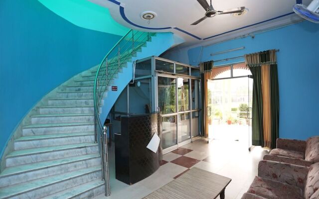 OYO 15492 Hotel Dolly