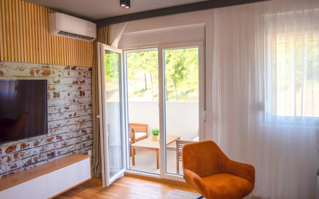 Stylish Two Bedroom Apartment at Ljubovic-Hill Park