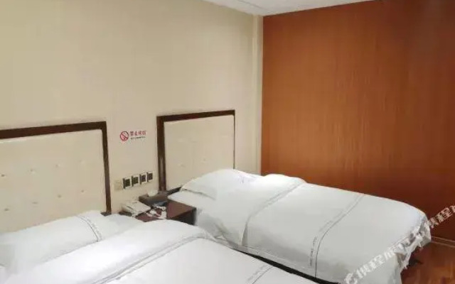 Luzhou Yinghao Holiday Hotel