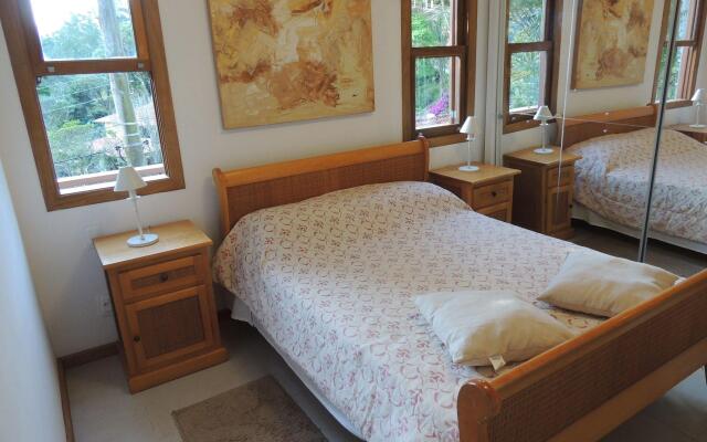 Casa com 7 suites em Correas - Petropolis