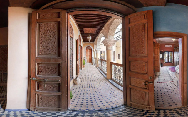 Riad Layalina