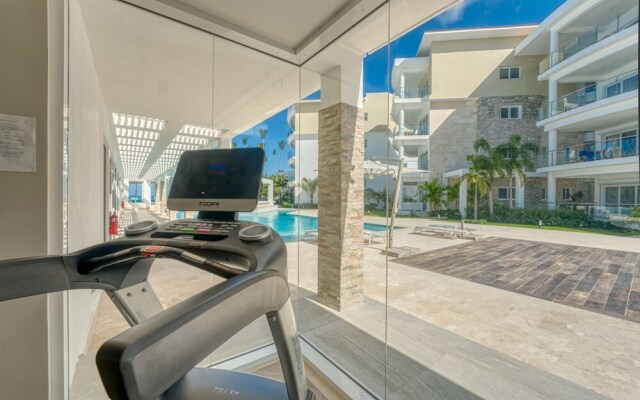 Unique Modern Condo with Beach Access