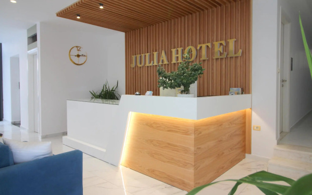 Julia Hotel