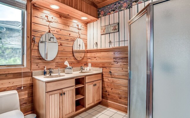 Boat House by Peace Vacations