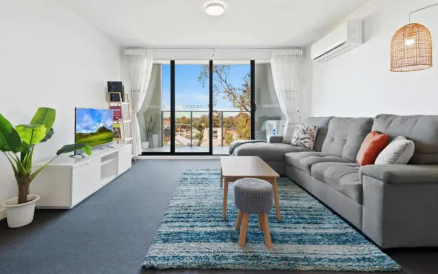 Executive and Spacious Apartment With Balcony