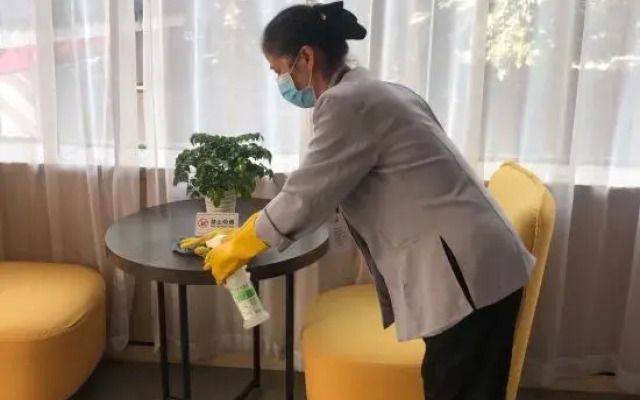 Ease Hotel (Wuhan Zhongshan Avenue Hanzheng Street Metro Station)