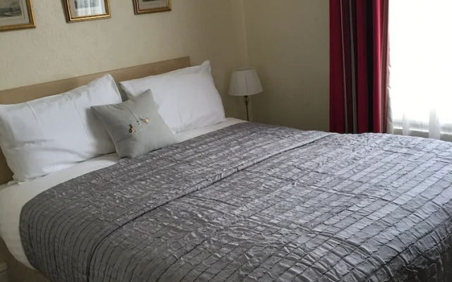 The Queen Hotel