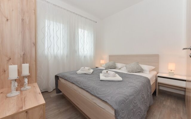 Crowonder Luxury Vir