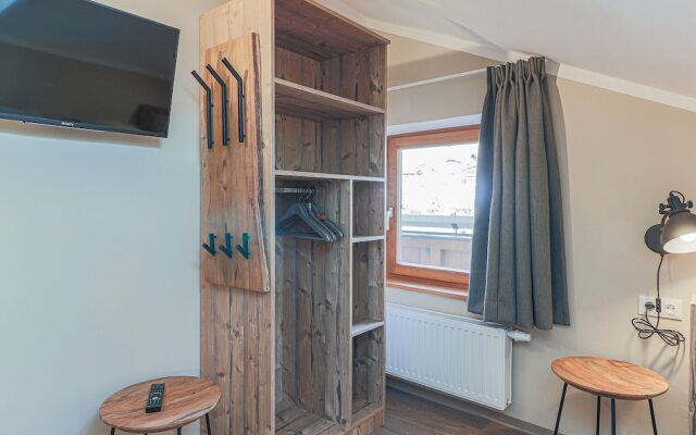 Luxurious Chalet Near Ski Lift in Hopfgarten