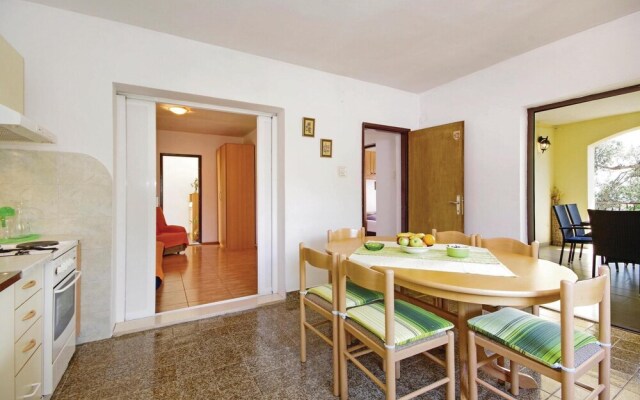 Awesome Home in Sucuraj With Wifi and 2 Bedrooms