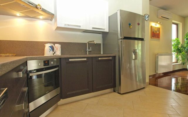 Apartment 1695