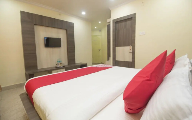 OYO 27610 Hotel Landmark