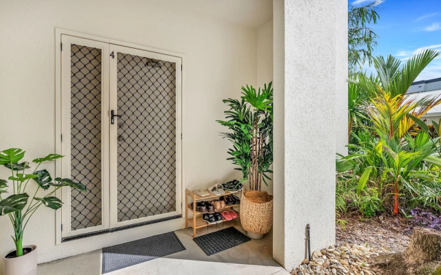 Spacious 3-beds w Direct Access to Pool