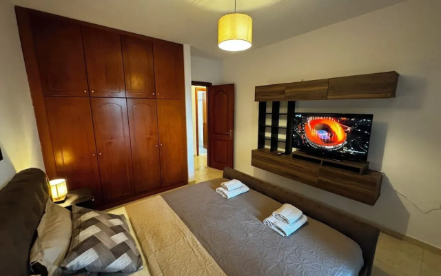 Skiathos Center Stylish 2 Bd w Balcony