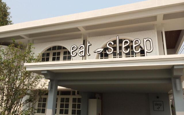 Eat Sleep Cafe & Bed