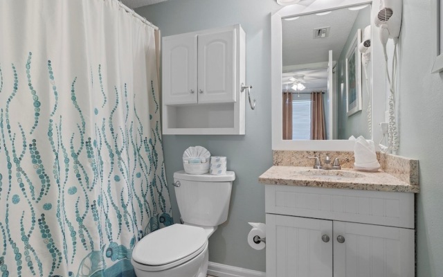 Pelican Beach 2009 1 Bedroom Condo