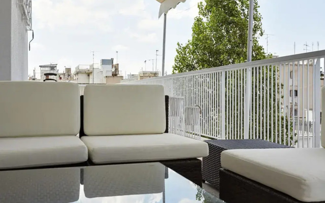 Comfy and Bright Athens Museum Loft