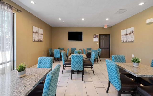 Days Inn by Wyndham Round Rock