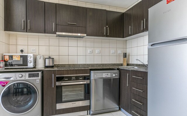 SuiteLets - Bay Central Suites