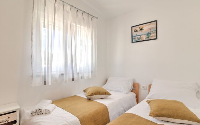 Cozy Holiday Home in Banjole near Pula City Center