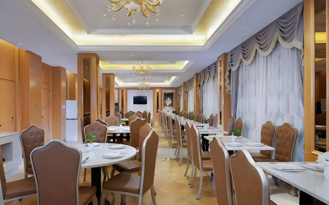 Vienna Hotel (Chuanxin Drum Tower Metro Station, Beijing Road)