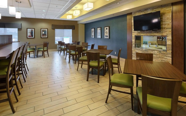 Best Western Plus Winnipeg West