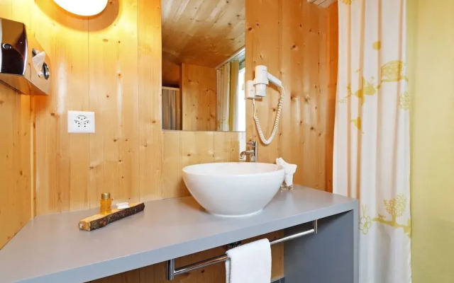 Hirschen Guesthouse - Village Hotel