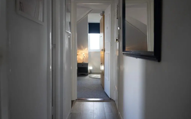 Modern Cozy 2-Bedroom & family friendly