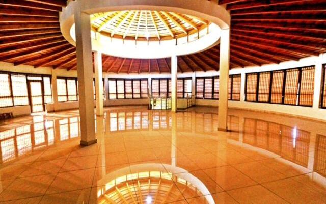 Corbett Rattan Elwood Resort