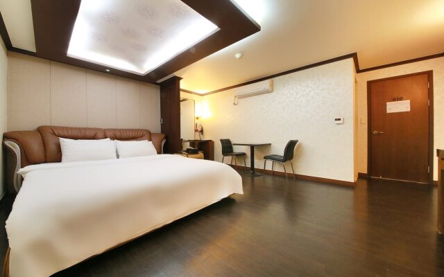 Goodstay Diamond Hotel