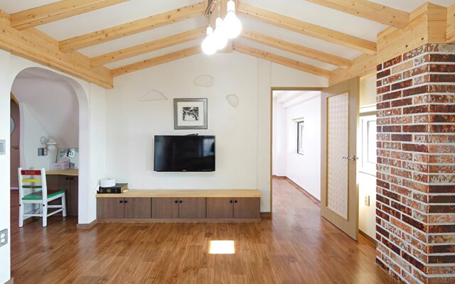 Yeosu Tirol Pension