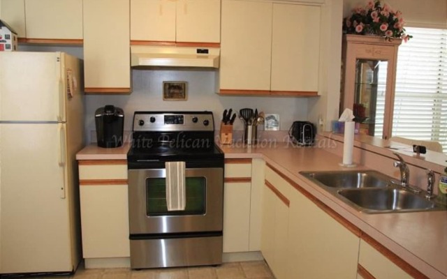 East Schwartz 1321 by White Pelican VR