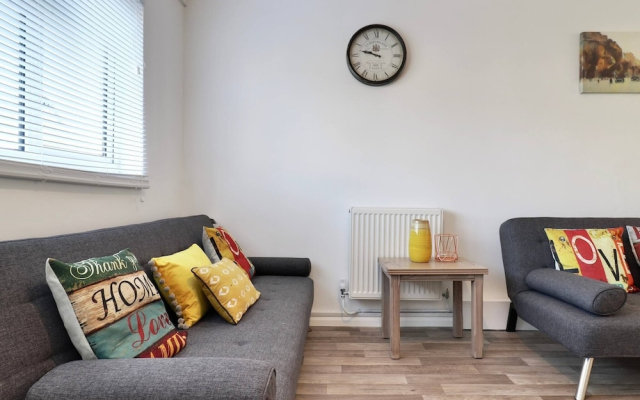 Skyvillion - Valley Way - 3bed House In Stevenage