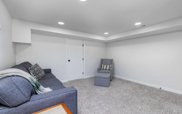 West Seattle Retreat Fenced Yard by Recreation