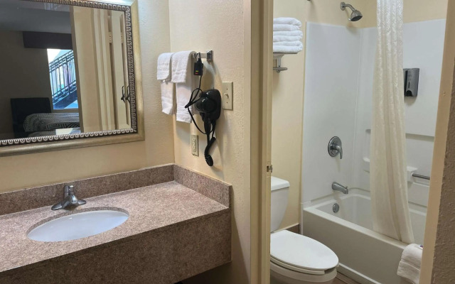 Motel 6 Forsyth, GA – Tift College